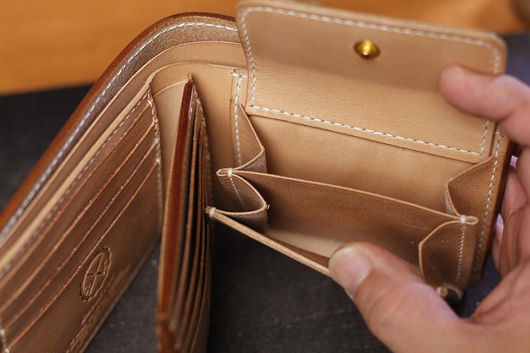 二つ折り財布の小銭入れ、2層式と通常タイプを比較 | 頑固オヤジ店主